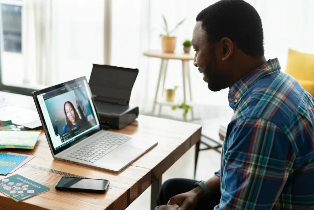 How can you evaluate reviews from past and current remote employees?
