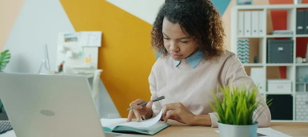 How to Organize a Job Search While Learning New Skills